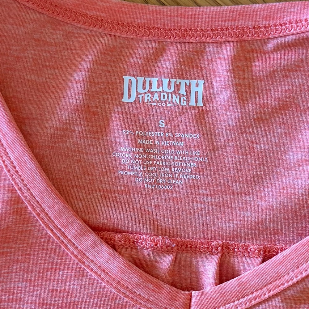 Duluth Trading Co. Armachillo short Sleeve V-Neck T-Shirt - Picture 3 of 3